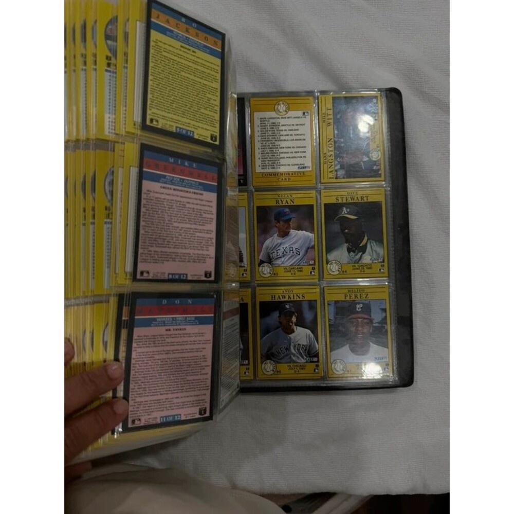 Fleer ’91 Sports Card Collection Binder – Baseball Cards - Picture 7 of 11
